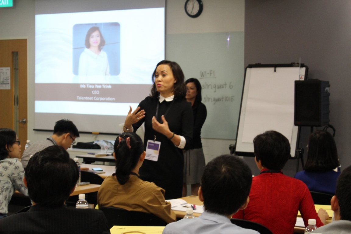 Bà Tieu Yen Trinh - CEO của Talentnet thuyết trình vào ngày đầu tiên của TBIS