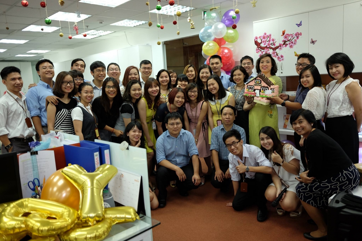 Talentnet staff celebrating Ms. Tieu Yen Trinh – Talentnet’s CEO’s birthday